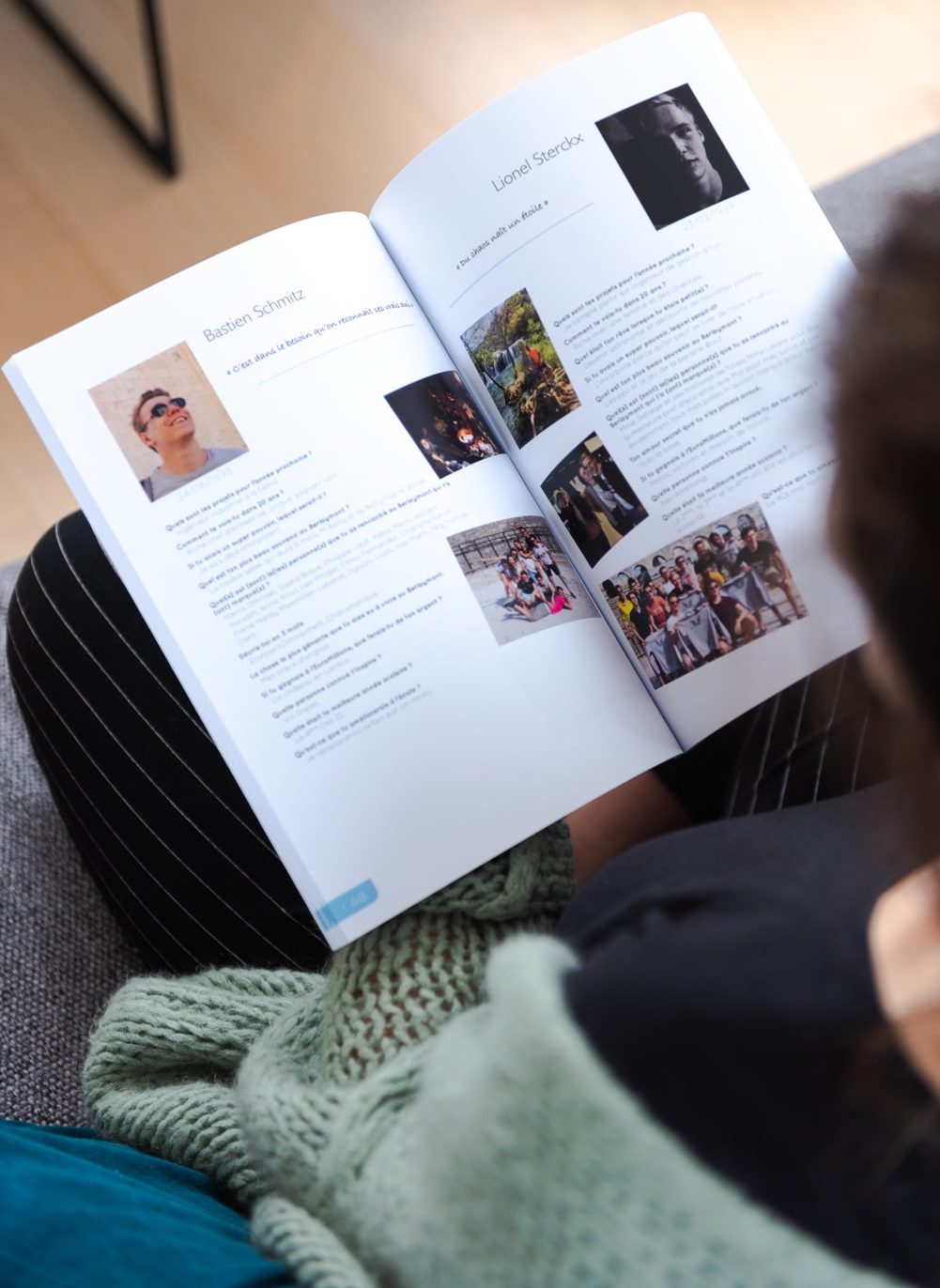 Activité d'étudiants en quarantaine créer un yearbook en ligne à distance